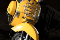 Yolande Rogissart - Scooter Jaune